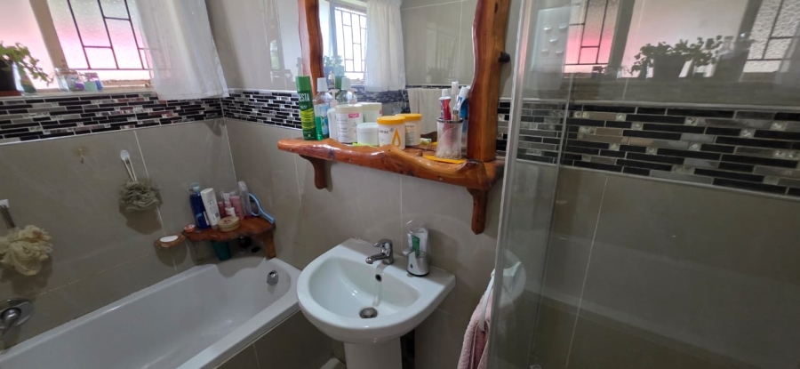 5 Bedroom Property for Sale in Stilfontein North West